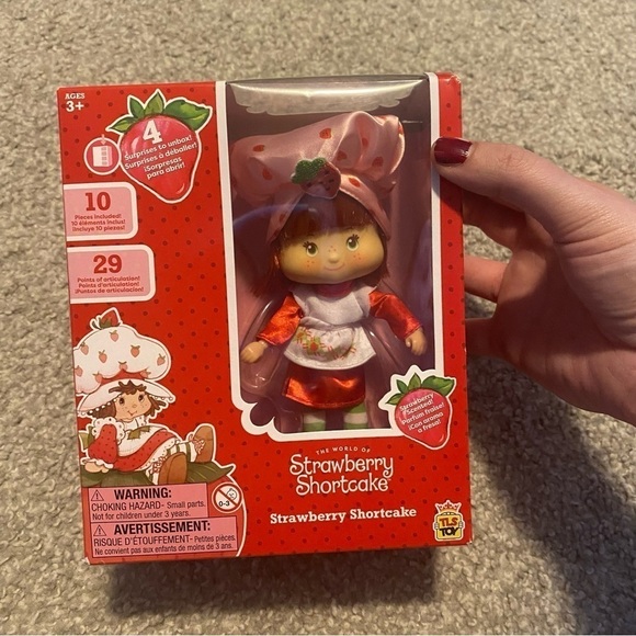 Strawberry Shortcake Scented Surprise Accessory Doll NEW Kids Toy - Picture 2 of 3